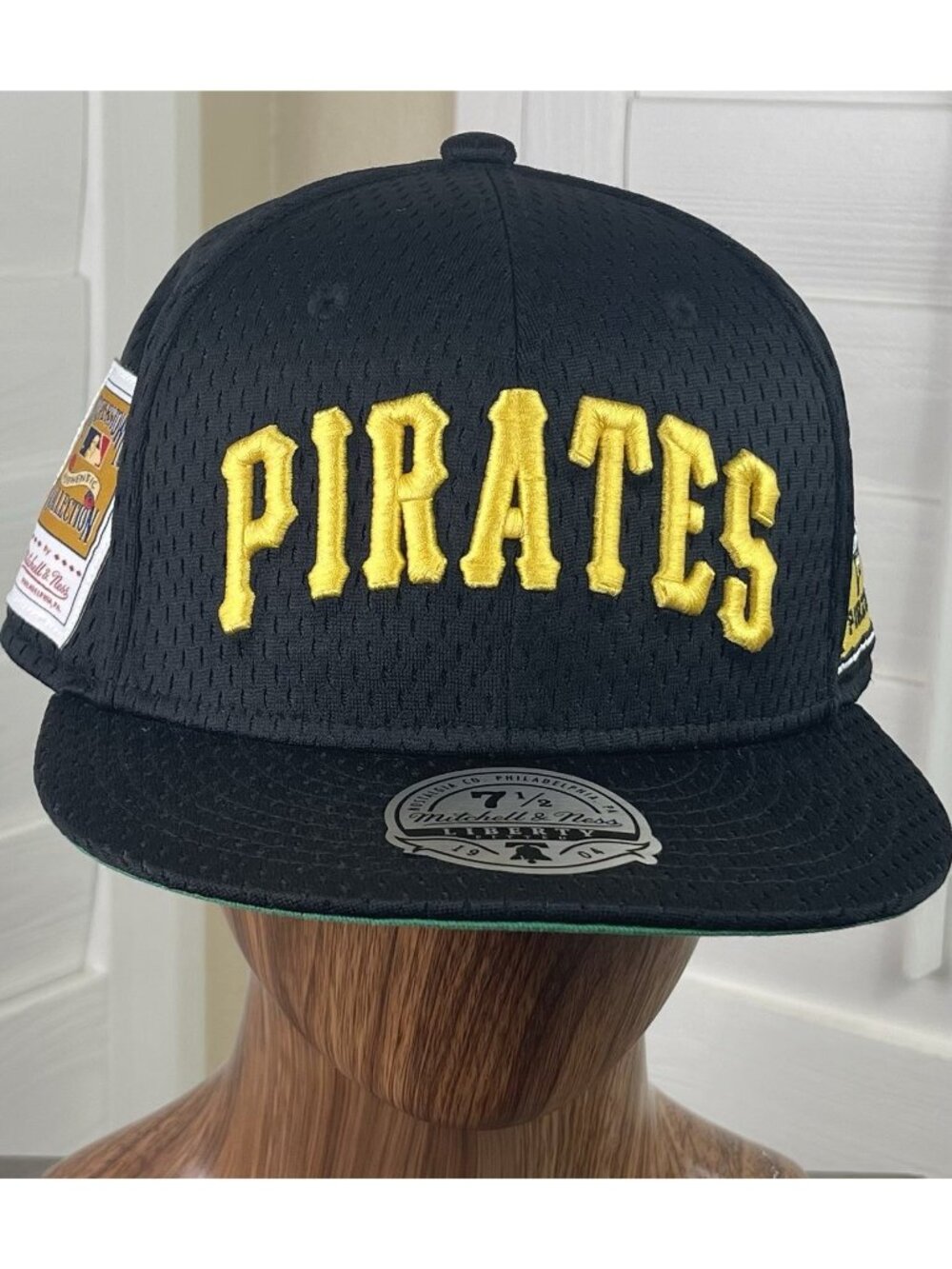 Mitchell & Ness MLB Pittsburgh Pirates ‘Cooperstown’ Mesh Fitted Hat Size 7 1/2
